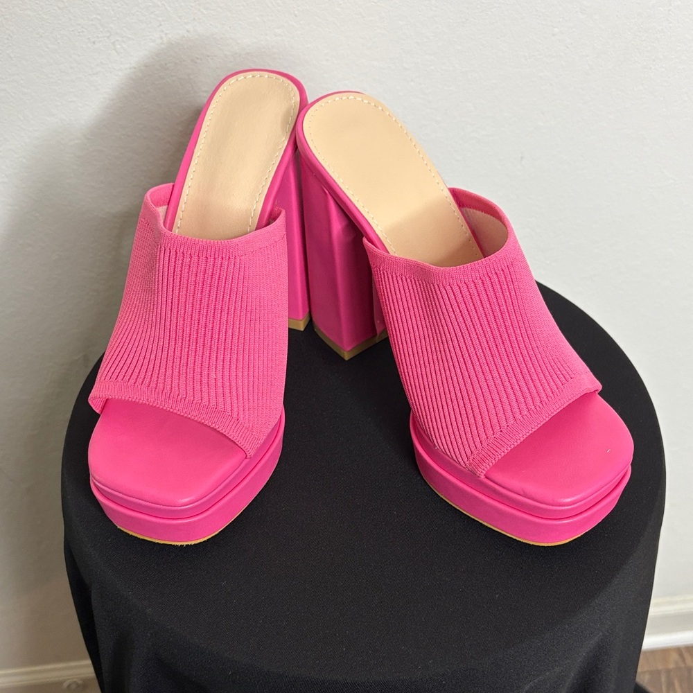 NEW BOUTIQUE Vibrant Pink Platform Mules